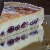Käsekuchen mit Kirschen – Cheesecake con le ciliegie sciroppate